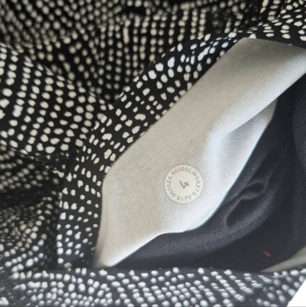 Lululemon athletica Final LapCrop 23" Black and White Patterned Women's Leggings - Picture 11 of 11